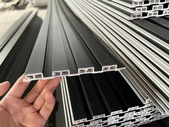 Panneau de revêtement composite en bois et plastique intérieur lambris bois de vinyle décoratif revêtement cannelé 3D panneau mural PVC WPC